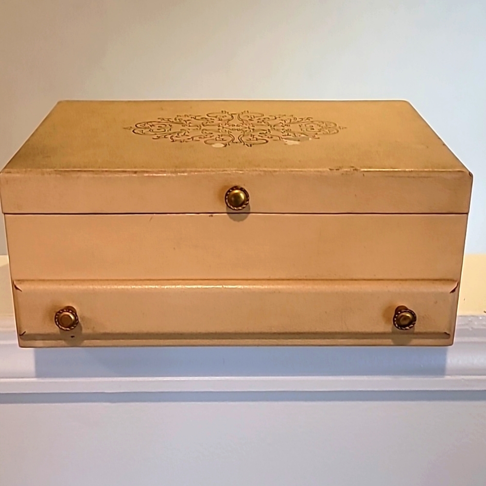 Vintage Lady Buxton Jewelry Box